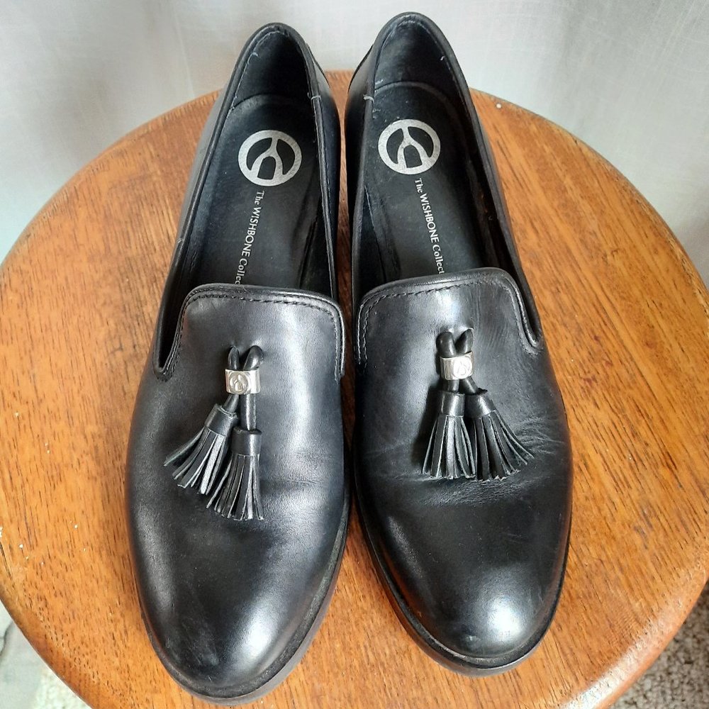 Wishbone loafers with tassels